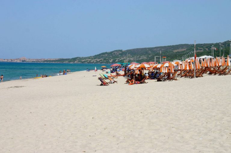 residence-badus-spiaggia-02